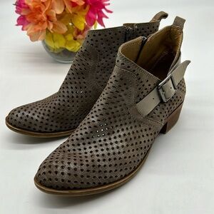 Lucky Brand Cut Out Brown Ankle Boots Size 8 MCA6957K